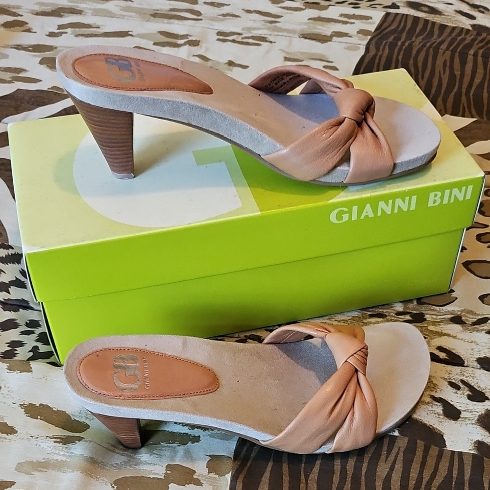 Gianni Bini Tan Knotted Heels